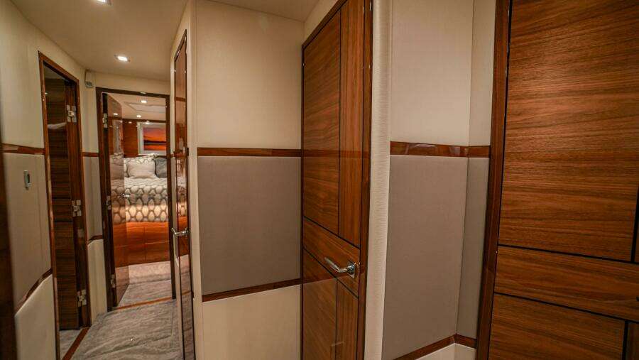 2023 Viking 73 Convertible "Free Spool"