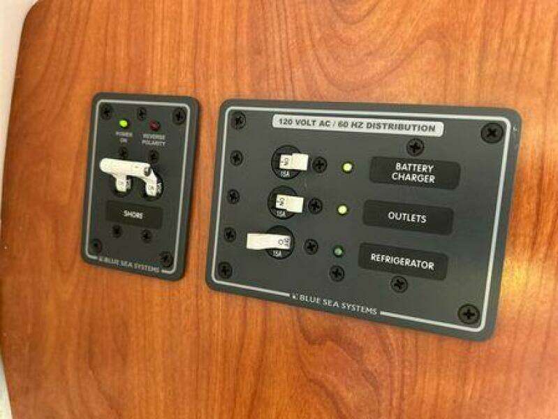 2012 Rinker 276 Captiva Cuddy