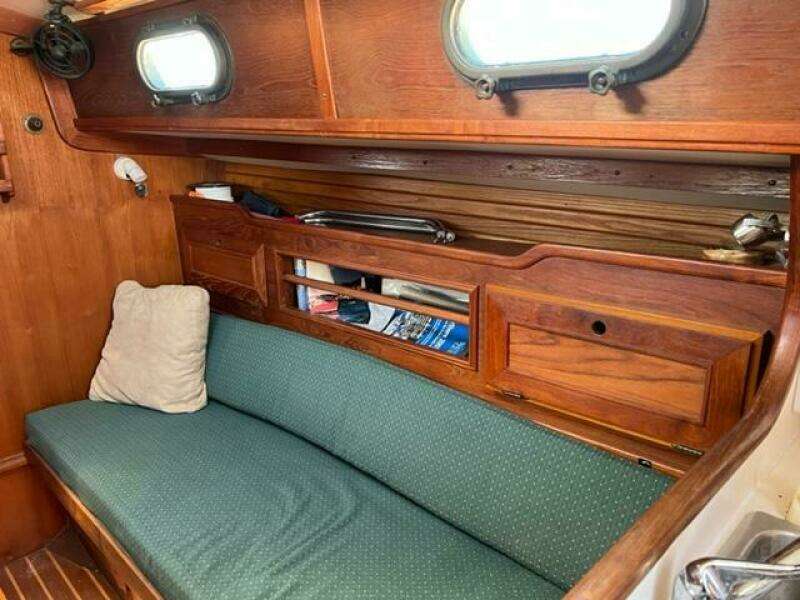 1984 Cape Dory 31 Cutter