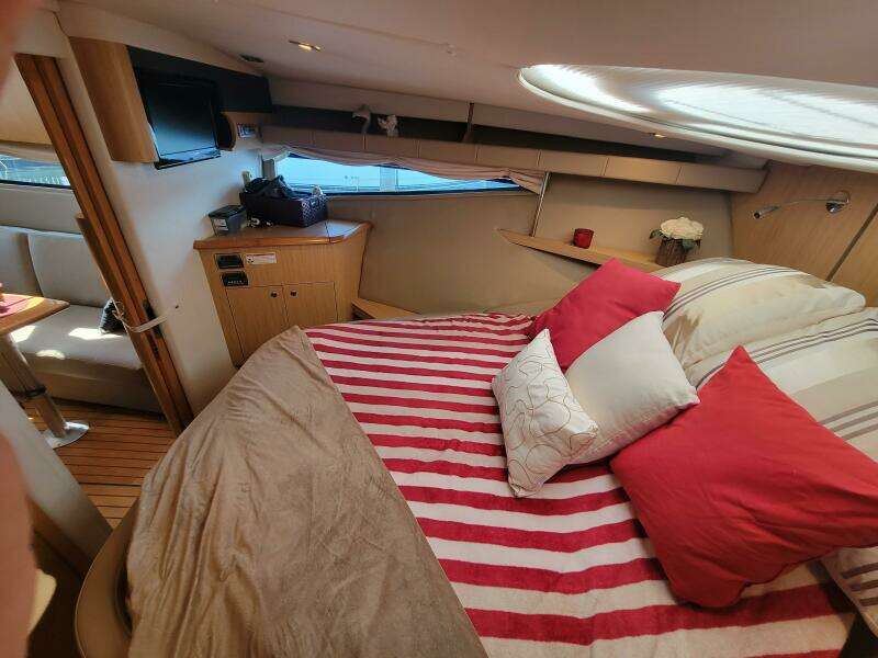 2012 Four Winns V435