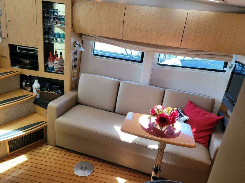 2012 Four Winns V435