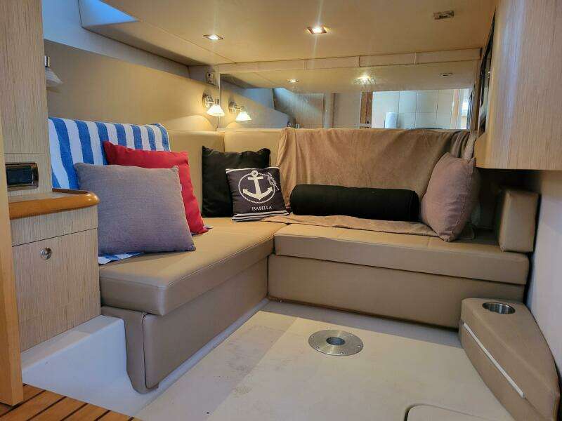 2012 Four Winns V435