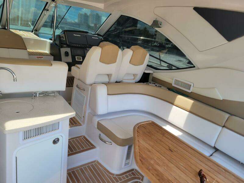 2012 Four Winns V435