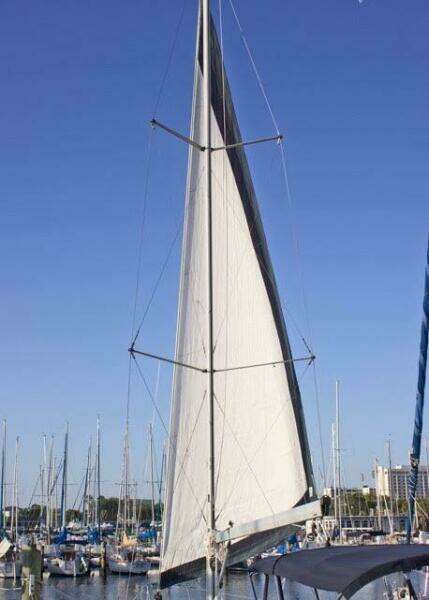2004 Hunter Sloop