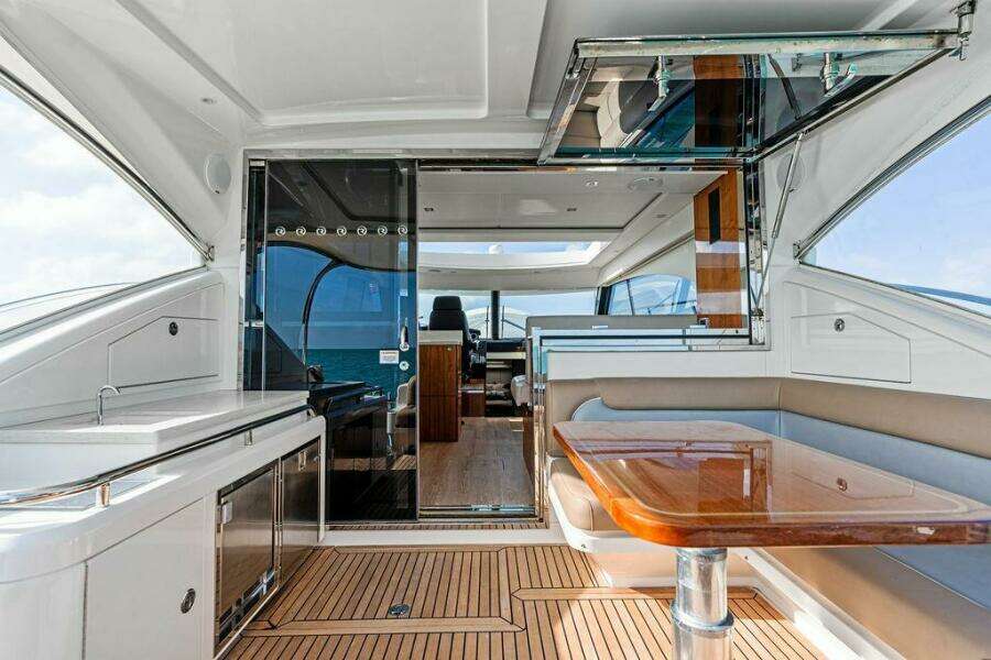 2018 Riviera 4800 Sport Yacht