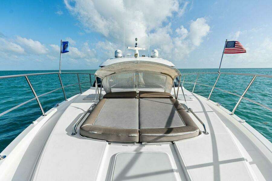 2018 Riviera 4800 Sport Yacht