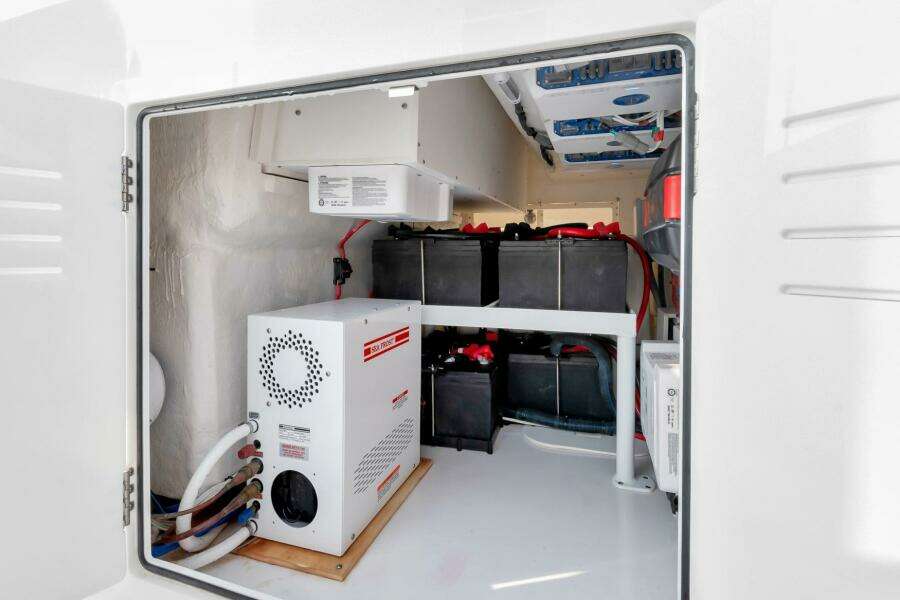 2023 Jupiter 43 Center Console "Aqua Toy"