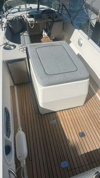 2013 Vanquish 24 Runabout