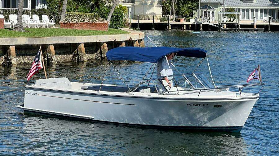 2013 Vanquish 24 Runabout