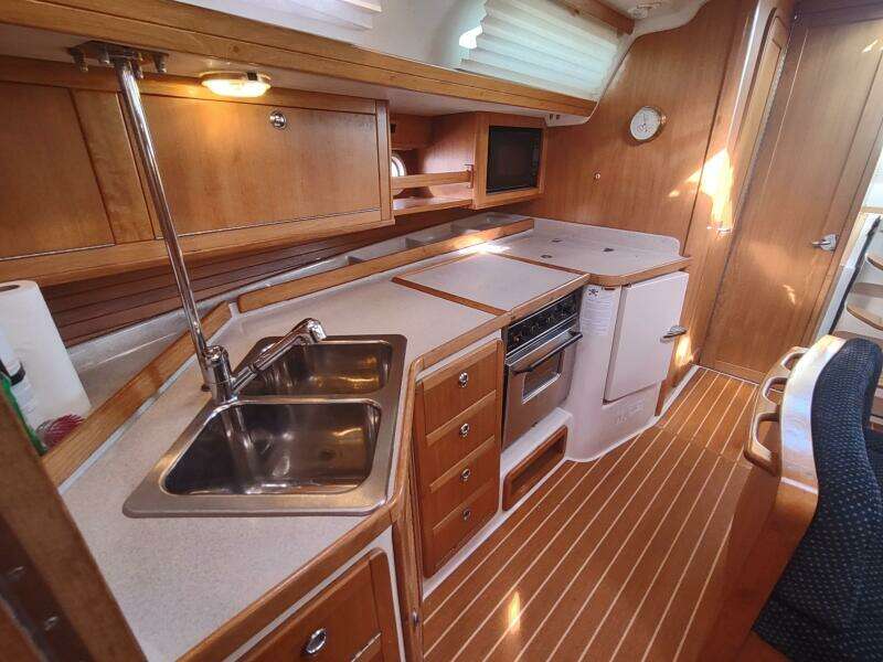 2005 Catalina 42 MKII