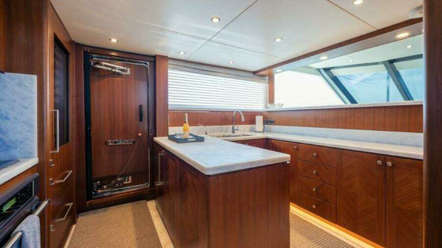 2017 Ocean Alexander 