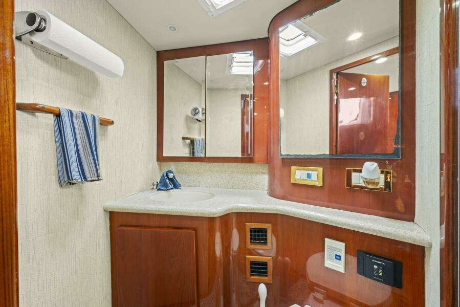 2006 Buddy Davis 48 Express PALE HORSE