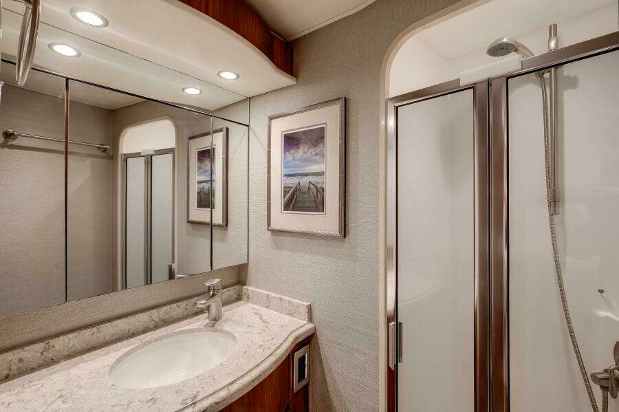 Viking 62 On the Edge III Master Head