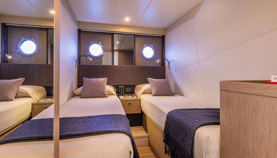 2024 Absolute Yachts 