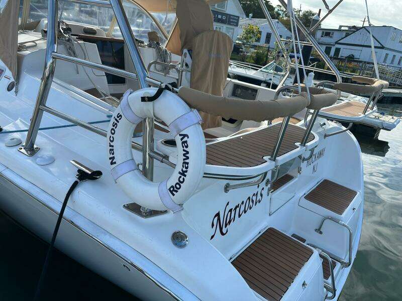 2005 Hunter 38
