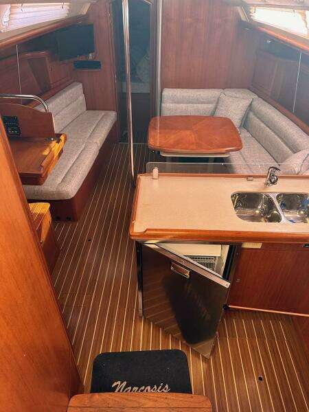 2005 Hunter 38
