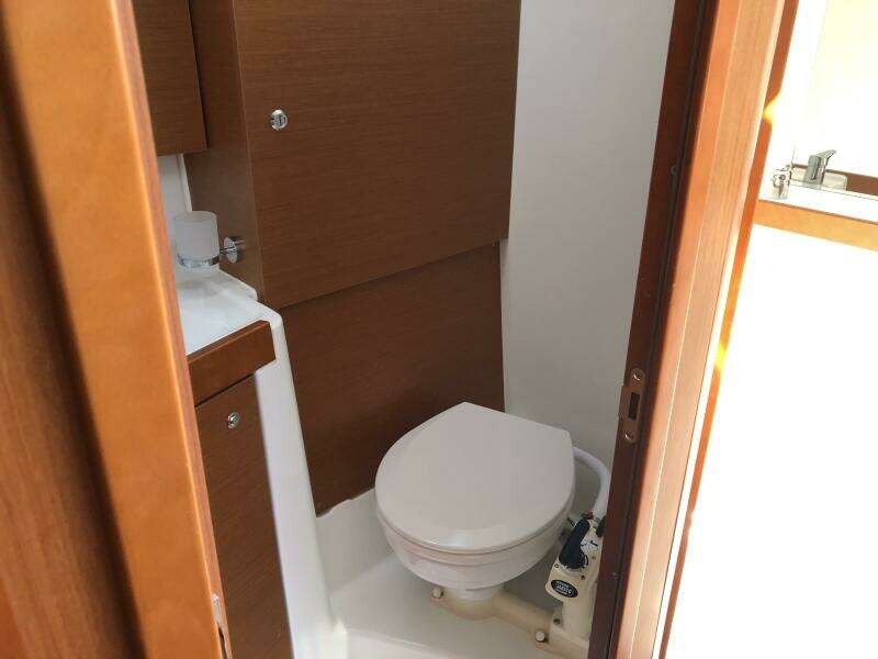 2017 Beneteau Oceanis 38 Weekender