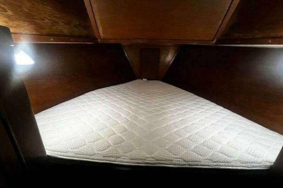 1979 Gulfstar 37 Sloop