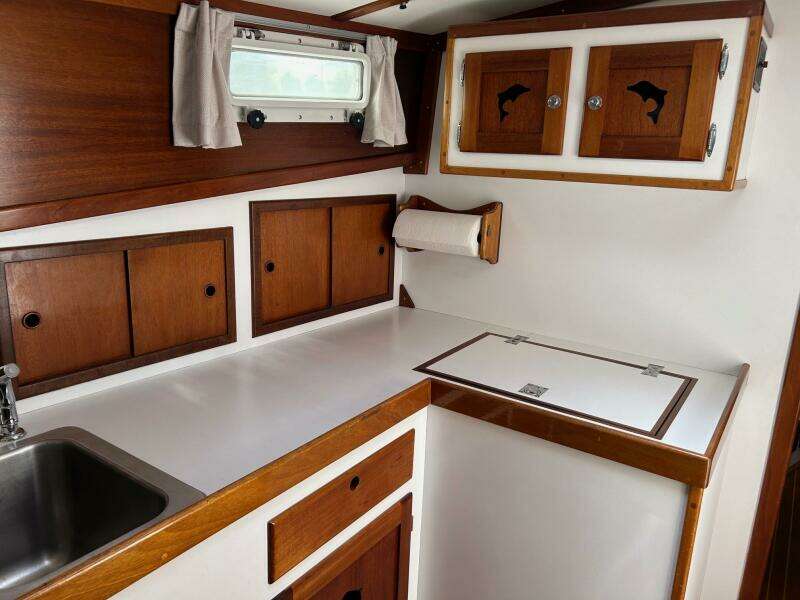 1987 Lyman-Morse Flybridge Cruiser