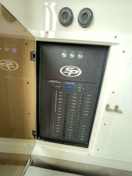 Sea Pro 320 DLX 2023- Control Panel