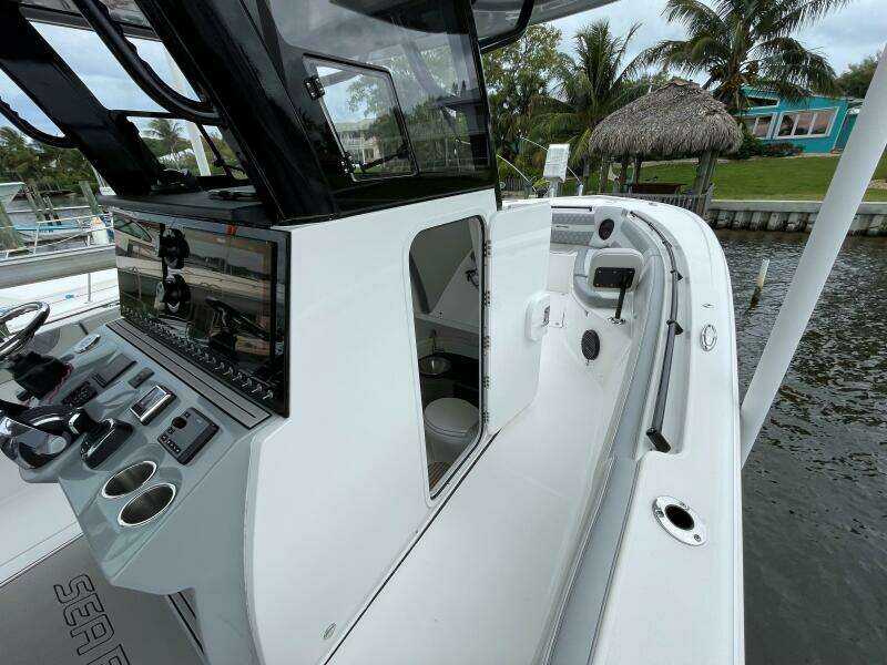 Sea Pro 320 DLX 2023- Center Console