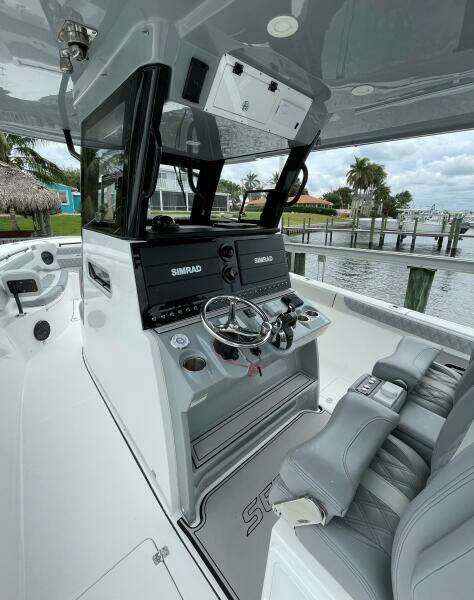 Sea Pro 320 DLX 2023- Helm