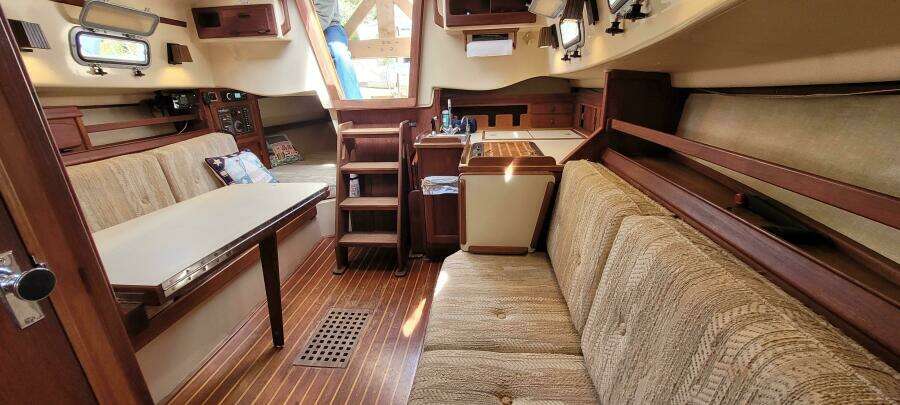 1986 Island Packet 27 Sloop