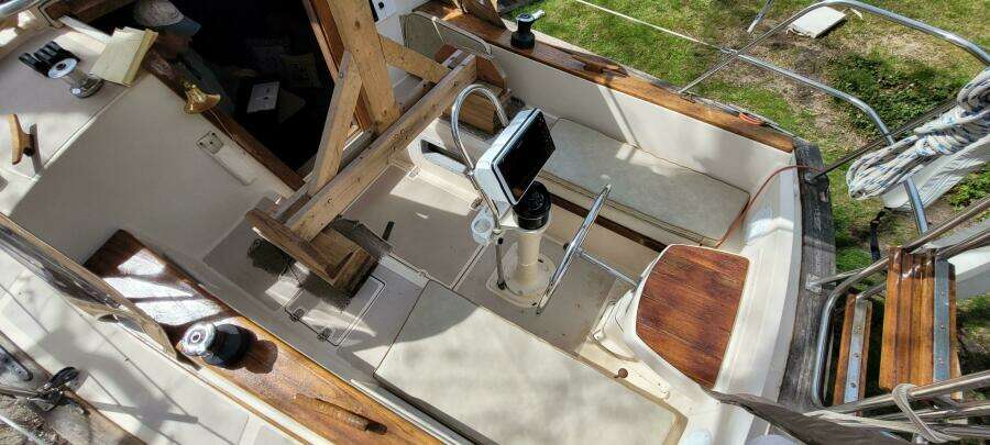 1986 Island Packet 27 Sloop