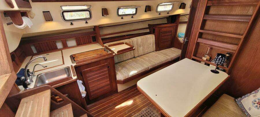 1986 Island Packet 27 Sloop