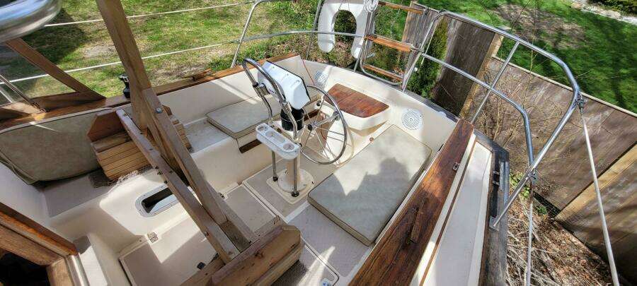 1986 Island Packet 27 Sloop