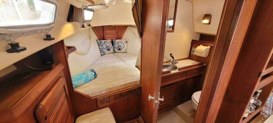 1986 Island Packet 27 Sloop