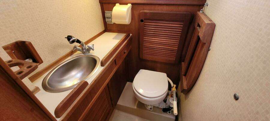 1986 Island Packet 27 Sloop