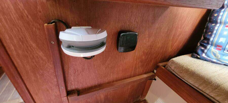 1986 Island Packet 27 Sloop