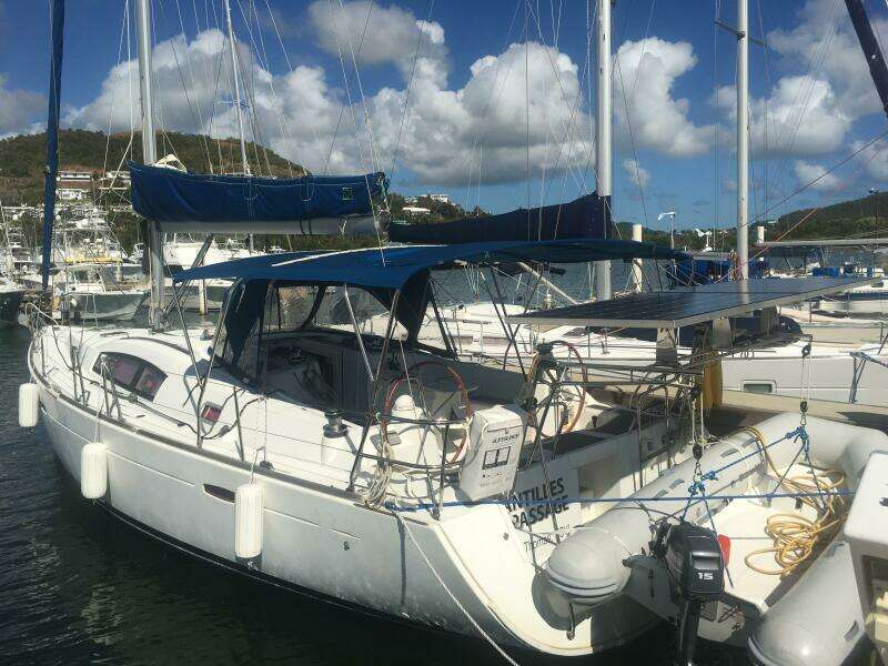 43' Beneteau port aft profile