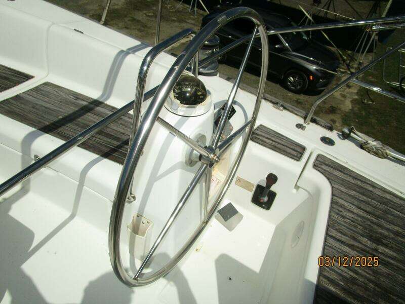 43' Beneteau cockpit starboard helm