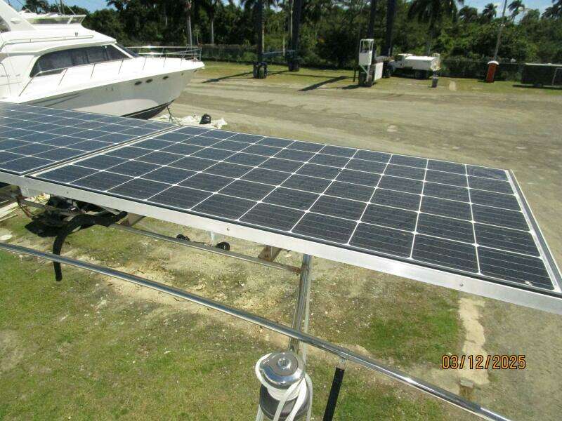 43' Beneteau solar panels