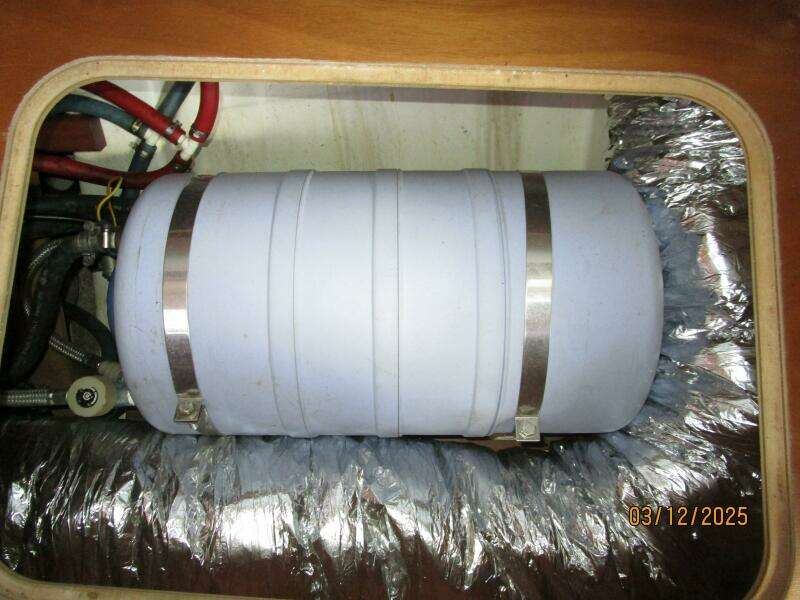 43' Beneteau water heater