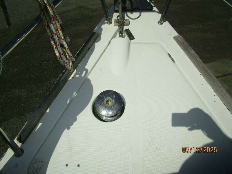 43' Beneteau anchor windlass