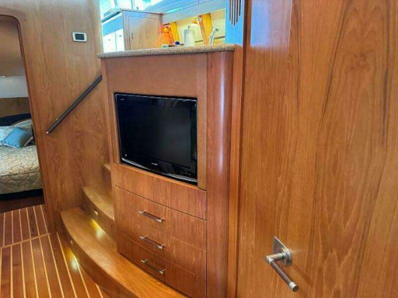 2010 Tiara Yachts 5800 Sovran