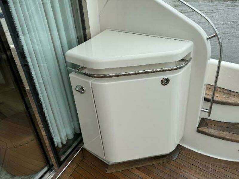 2010 Tiara Yachts 5800 Sovran