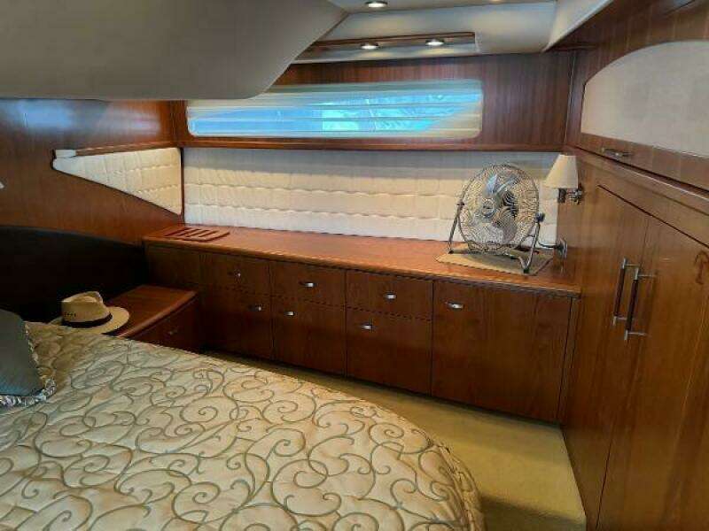 2010 Tiara Yachts 5800 Sovran