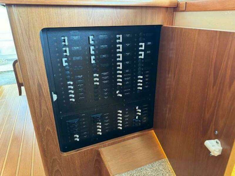 2010 Tiara Yachts 5800 Sovran