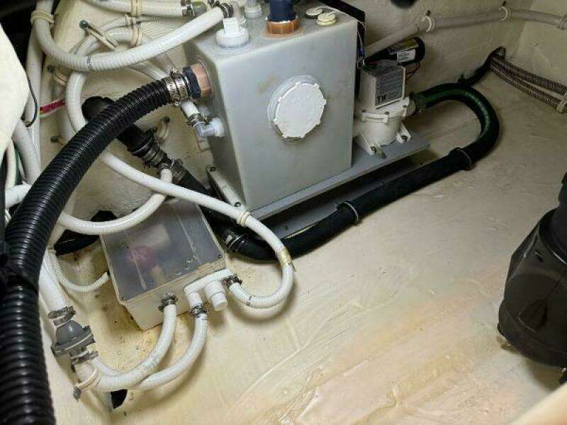 2010 Tiara Yachts 5800 Sovran