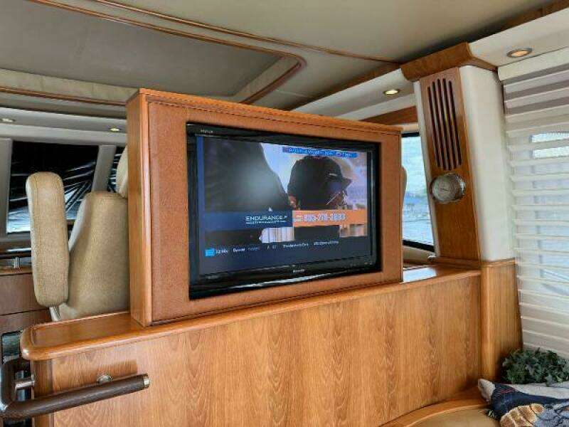 2010 Tiara Yachts 5800 Sovran