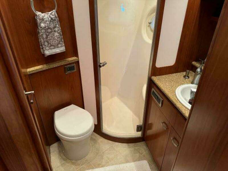 2010 Tiara Yachts 5800 Sovran