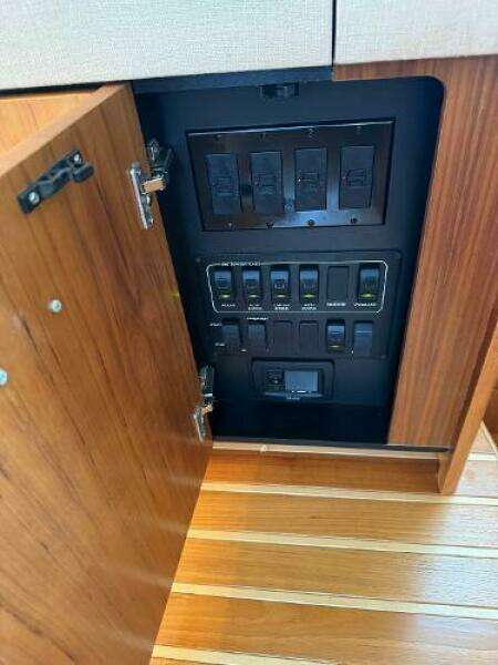 2010 Tiara Yachts 5800 Sovran