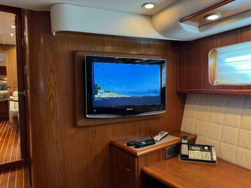 2010 Tiara Yachts 5800 Sovran