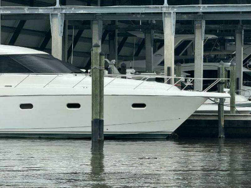 2010 Tiara Yachts 5800 Sovran