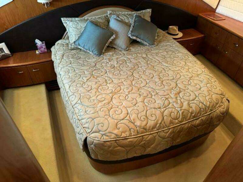 2010 Tiara Yachts 5800 Sovran