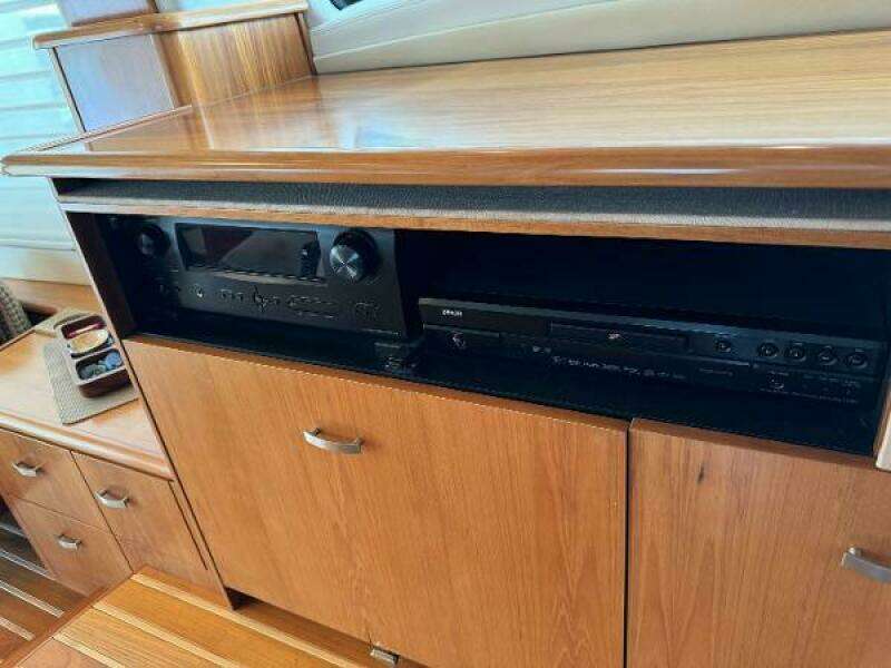 2010 Tiara Yachts 5800 Sovran